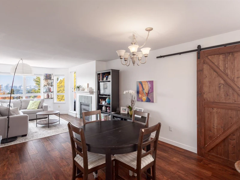 305 - 1707 Charles Street, Vancouver BC V5L 2T6