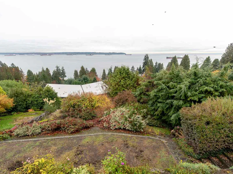 3210 Mathers Avenue, West Vancouver BC V7V 2K5