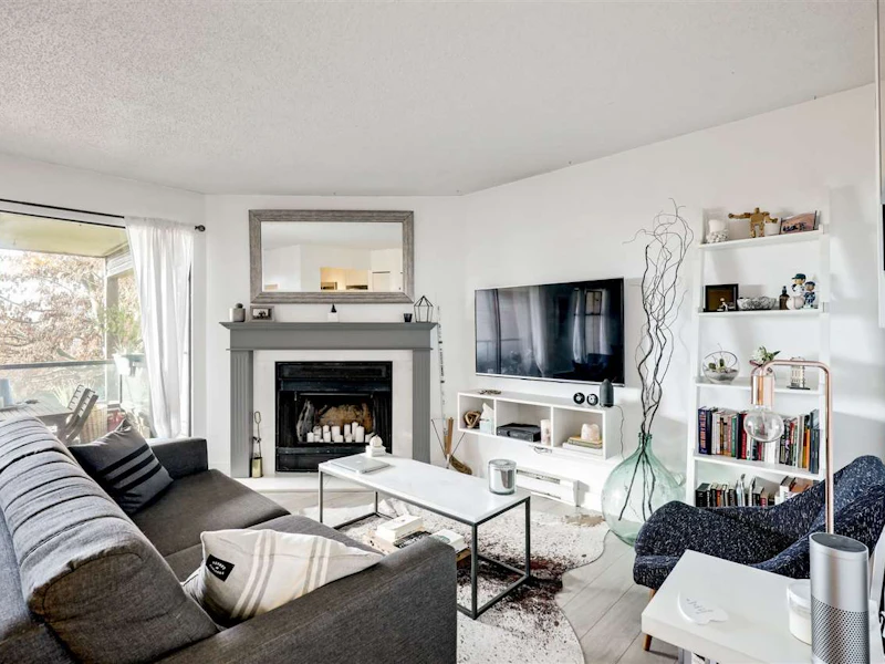 5 - 220 E 4th Street, North Vancouver BC V7L 1H9