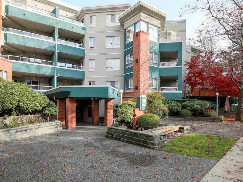 214 - 128 W 8th Street, North Vancouver BC V7M 3M1