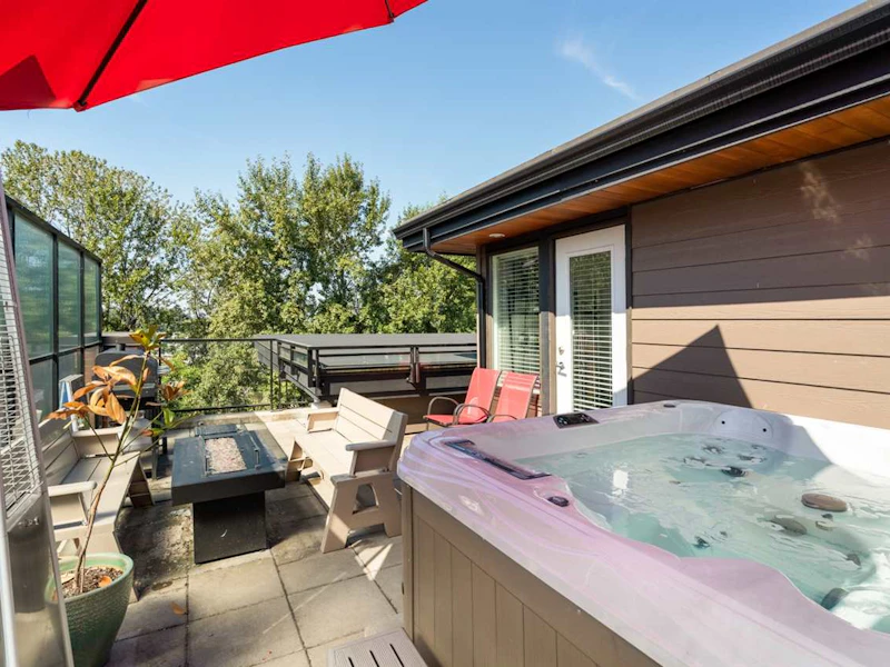 632 - 733 W 3rd Street, North Vancouver BC
