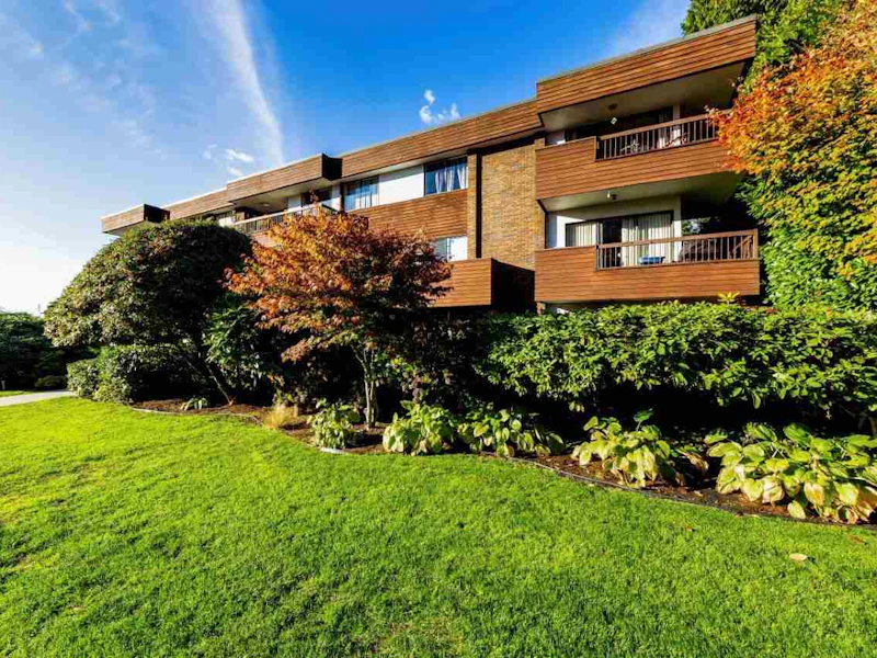 207 - 122 E 17th Street, North Vancouver BC V7L 2V5