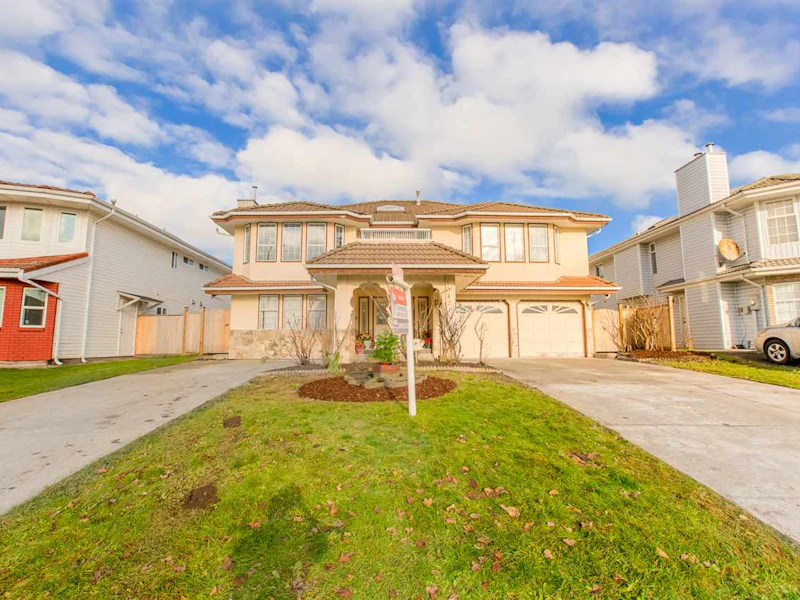 12421 75th Avenue, Surrey BC V3W 0R5
