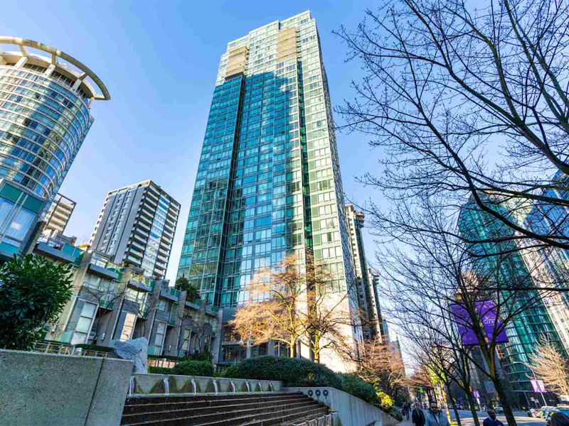 3304 - 1288 W Georgia Street, Vancouver BC V6E 4R3