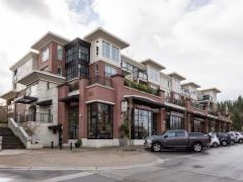 304 - 2940 King George Boulevard, Surrey BC V4P 0E4