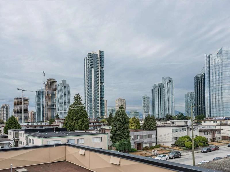 6792 Dow Avenue, Burnaby BC V5H 3C9