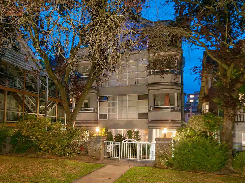 202 - 2287 W 3rd Avenue, Vancouver BC V6K 1L5