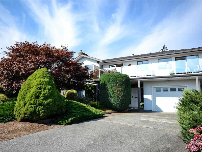 15581 Semiahmoo Avenue, Surrey BC V4B 1V3