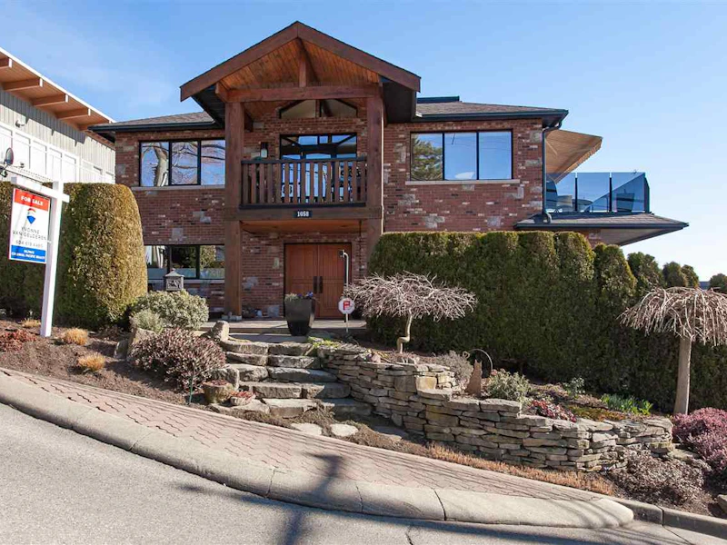 1058 Fir Street, Surrey BC V4B 5M4