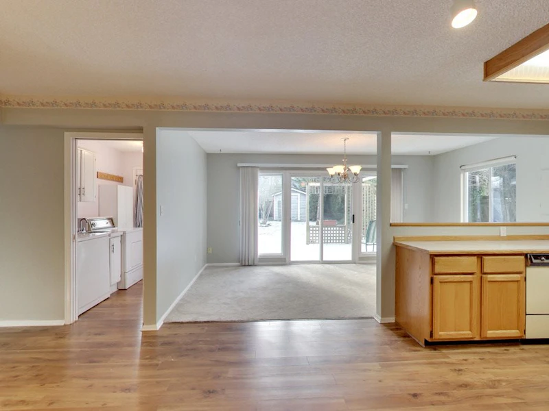 15498 17th Avenue, Surrey BC V4A 1V2