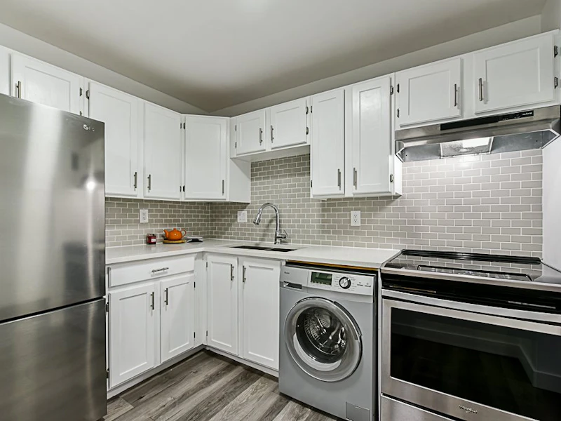 3217 - 13827 100th Avenue, Surrey BC V3T 5L2
