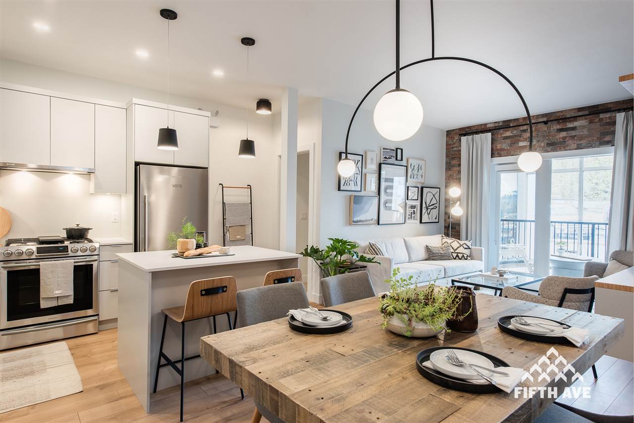 203-2485 Montrose Ave  