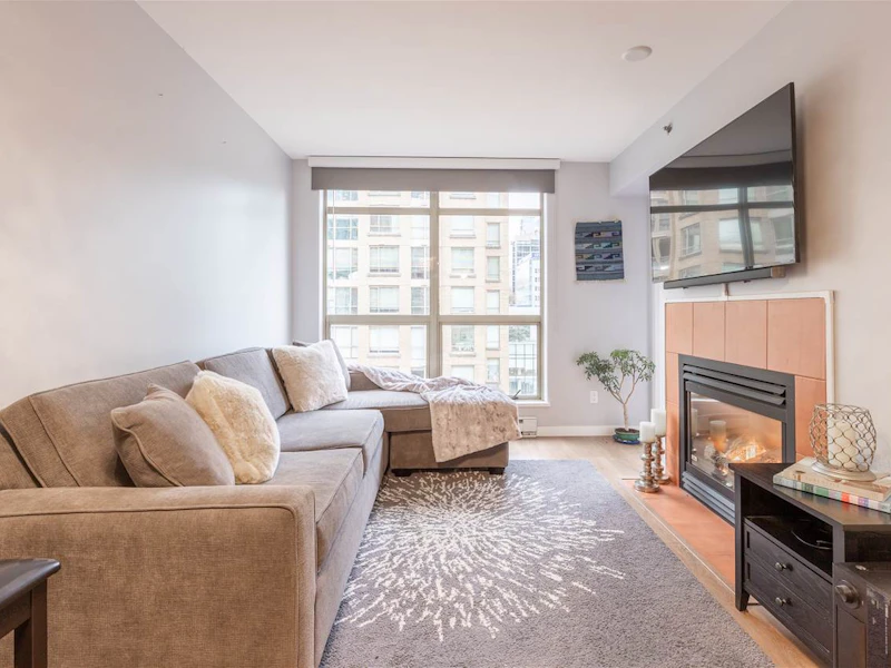 909 - 819 Hamilton Street, Vancouver BC V6B 6M2