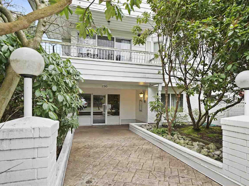 304 - 1790 W 11th Avenue, Vancouver BC V6J 2C3