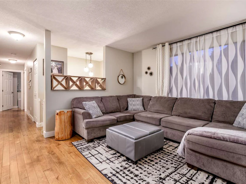 1062 Thomas Avenue, Coquitlam BC V3K 2K6