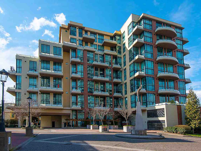510 - 10 Renaissance Square, New Westminster BC V3M 7B1