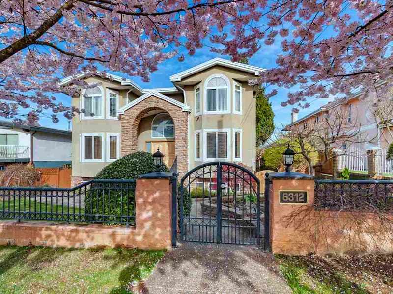 6312 Pearl Avenue, Burnaby BC V5H 3P9