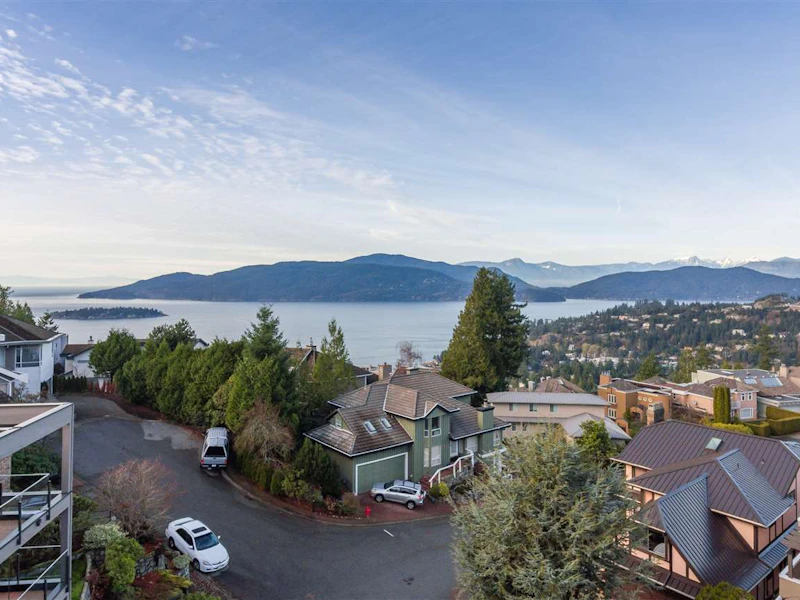 5479 Monte Bre Crescent, West Vancouver BC V7W 3A7