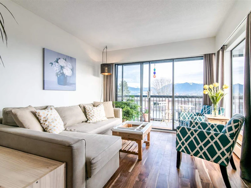 302 - 444 E 6th Avenue, Vancouver BC V5T 1K6