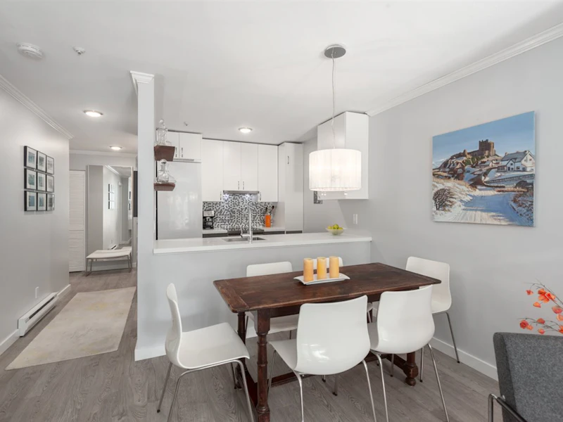 202 - 3638 W Broadway Avenue, Vancouver BC V6R 2B7