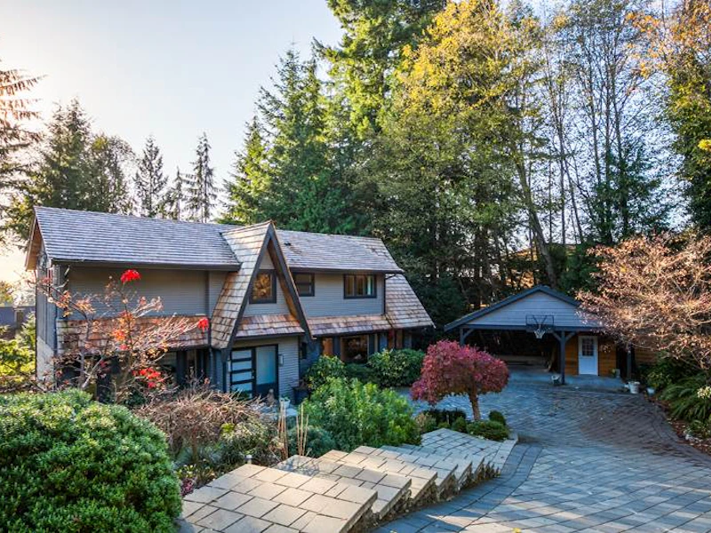 321 Monteray Avenue, North Vancouver BC V7N 3E7