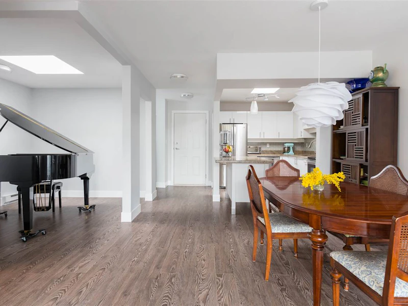 409 - 108 W Esplanade Street, North Vancouver BC V7M 3M8