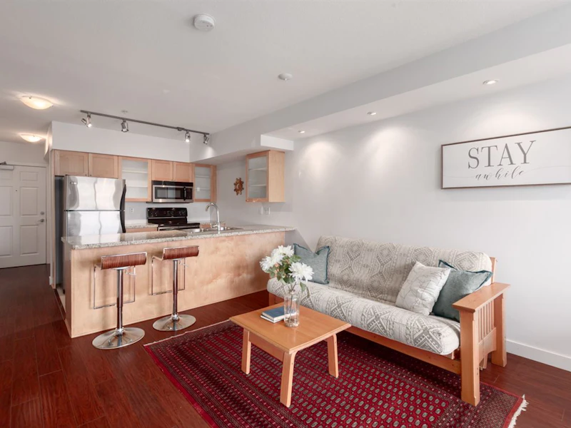 303 - 702 E King Edward Avenue, Vancouver BC V5V 0A9