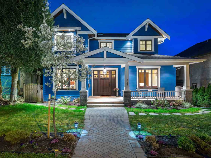 327 W 15th Street, North Vancouver BC V7M 1S4