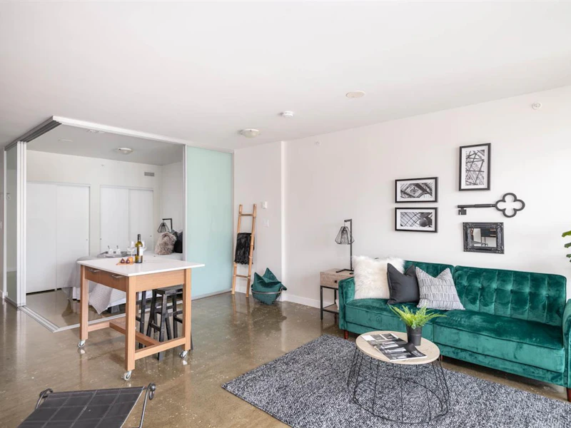 613 - 221 Union Street, Vancouver BC V6A 0B4