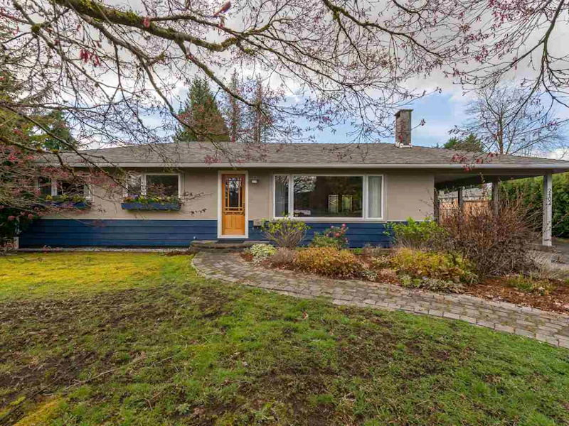 2402 Lauralynn Drive, North Vancouver BC V7J 2Y5