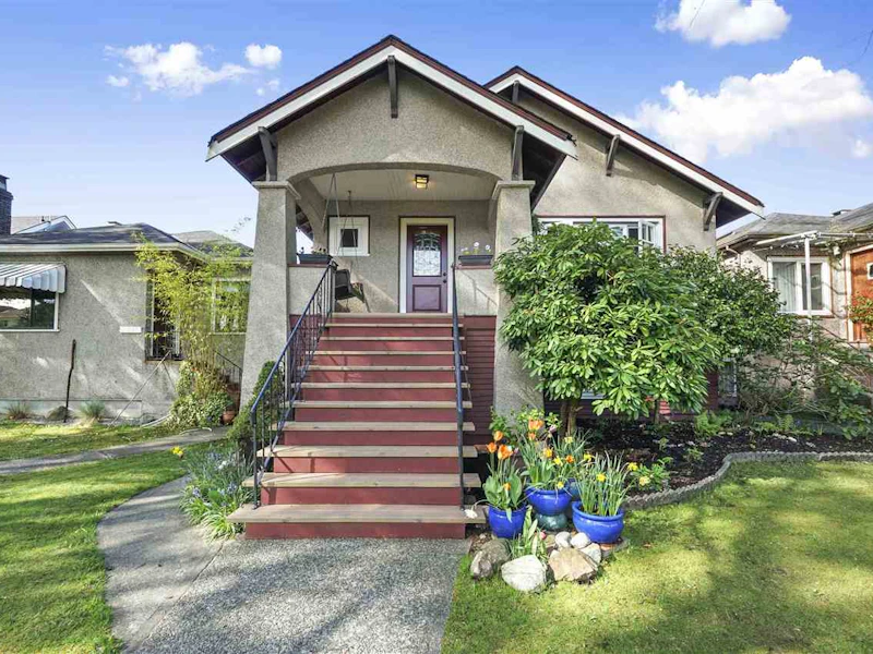 2517 William Street, Vancouver BC V5K 2Y3