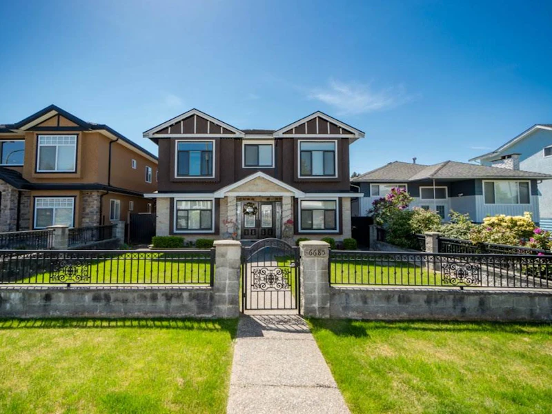 6685 Hersham Avenue, Burnaby BC V5E 3K7
