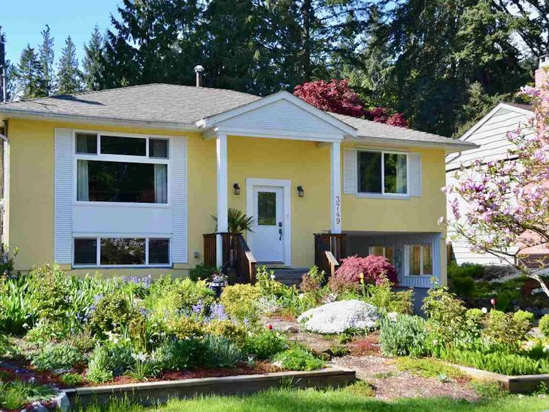 3749 St. Andrews Avenue, North Vancouver BC V7N 2A6