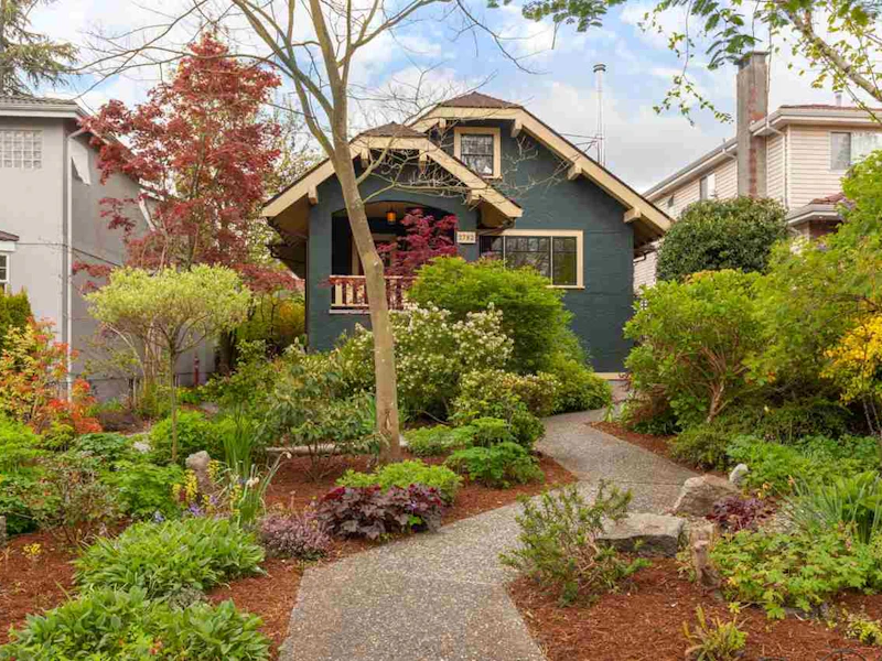 2792 Cambridge Street, Vancouver BC V5K 1L7
