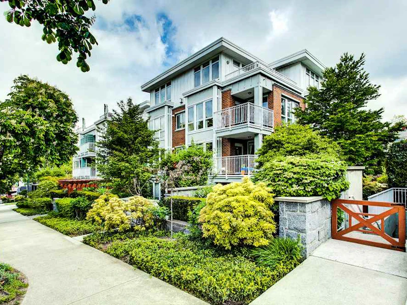 301 - 2626 Alberta Street, Vancouver BC V5Y 3L4