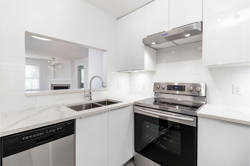 302-2405 Kamloops St  