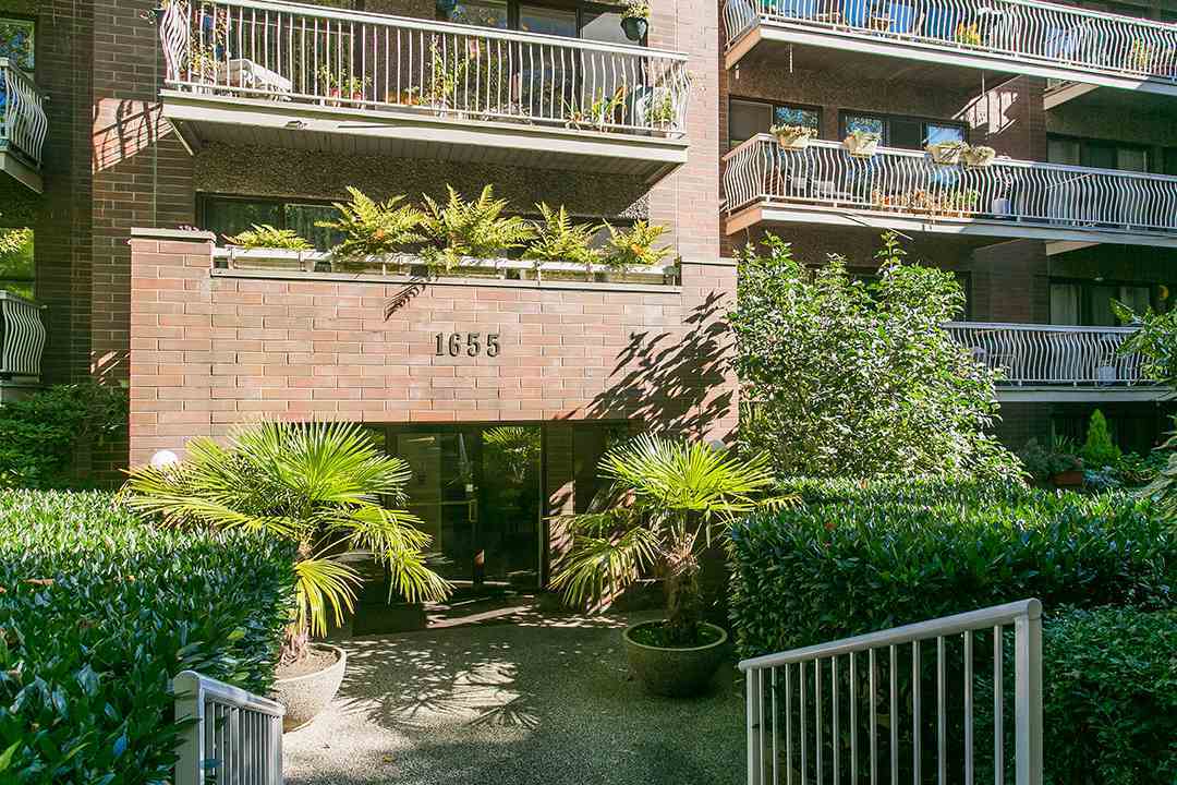 West End Vancouver Bc Mls Listings Real Estate For Sale Rew