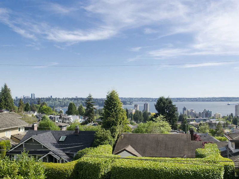 2137 Nelson Avenue, West Vancouver BC V7V 2P6