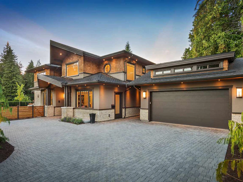 946 Clements Avenue, North Vancouver BC V7R 2K7