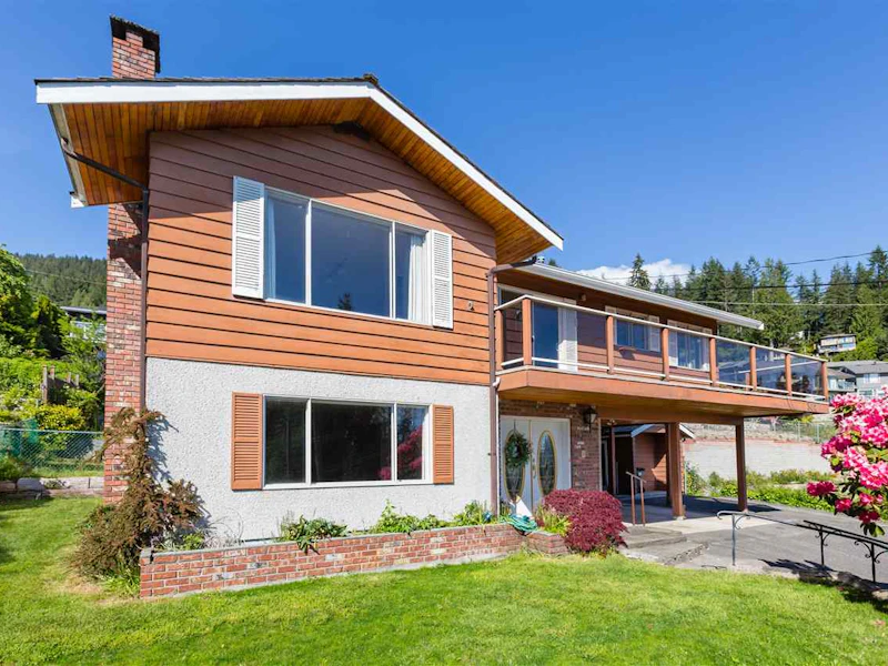 304 Monteray Avenue, North Vancouver BC V7N 3E6