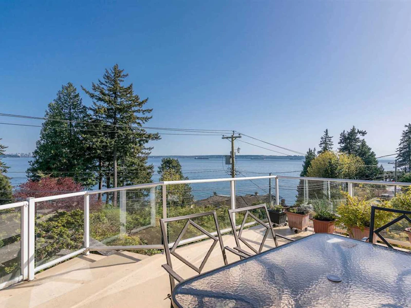 3555 Sunset Lane, West Vancouver BC V7V 1N3