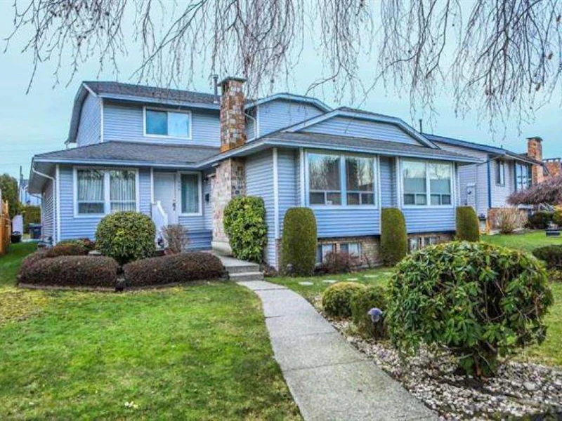 449 Glenbrook Drive, New Westminster BC V3L 5J3