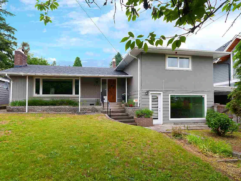 933 Tuxedo Drive, Port Moody BC V3H 1L2