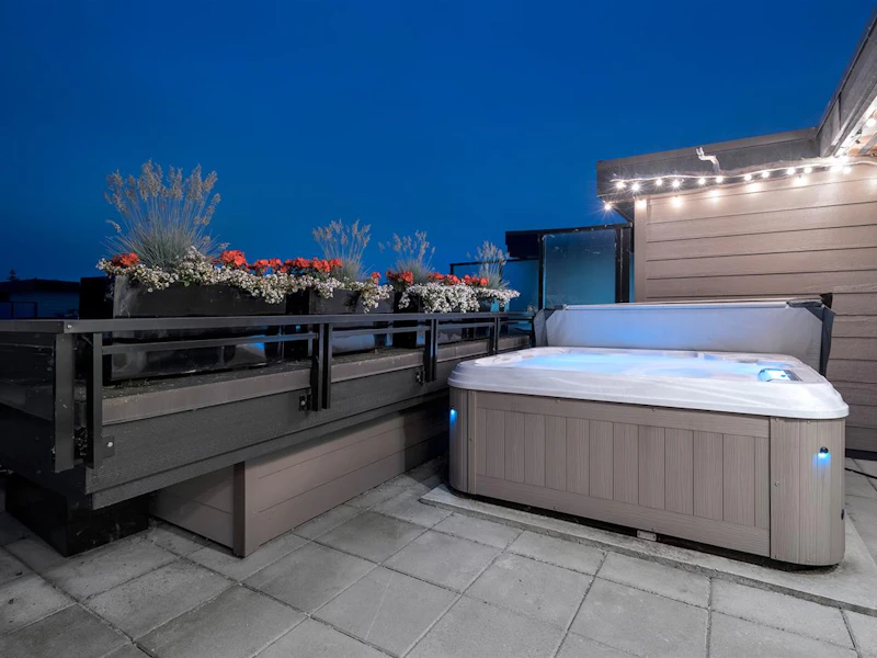 617 - 733 W 3rd Street, North Vancouver BC