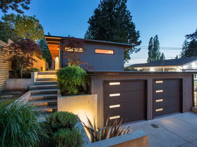 6450 Rosebery Avenue, West Vancouver BC V7W 2C6