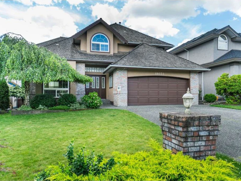 19072 62a Avenue, Surrey BC V3S 8C6
