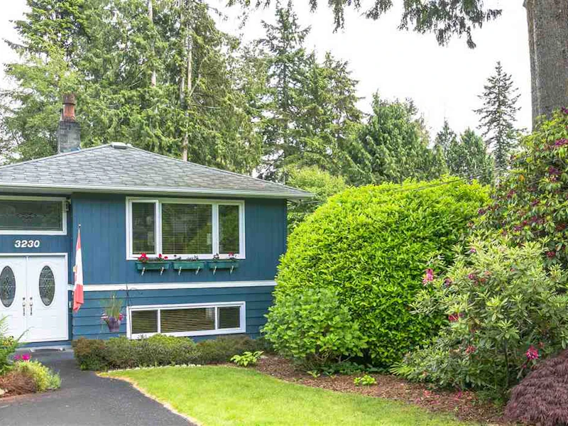 3230 Royal Avenue, North Vancouver BC V7K 1Y8