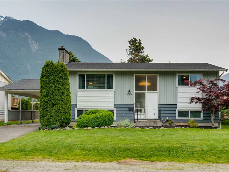 660 Thacker Avenue, Hope BC V0X 1L4