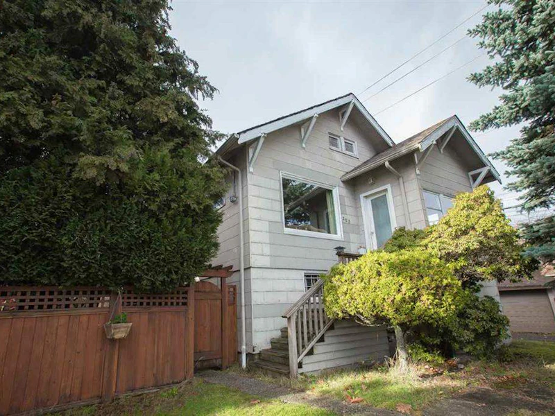 225 N Gilmore Avenue, Burnaby BC V5C 1V8