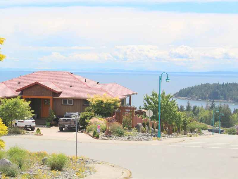6233 Oracle Road, Sechelt BC